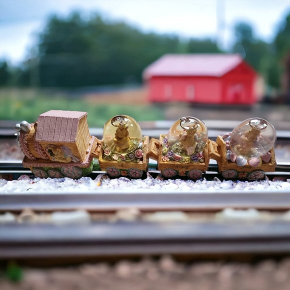 ABC DISTRIBUTING VALENTINE Waterball Snowglobe Train - Picture 6 of 12